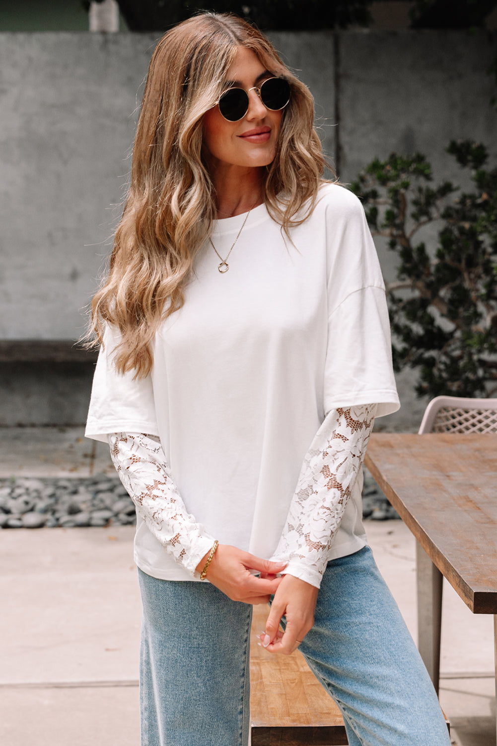 T-shirt with lace sleeves 