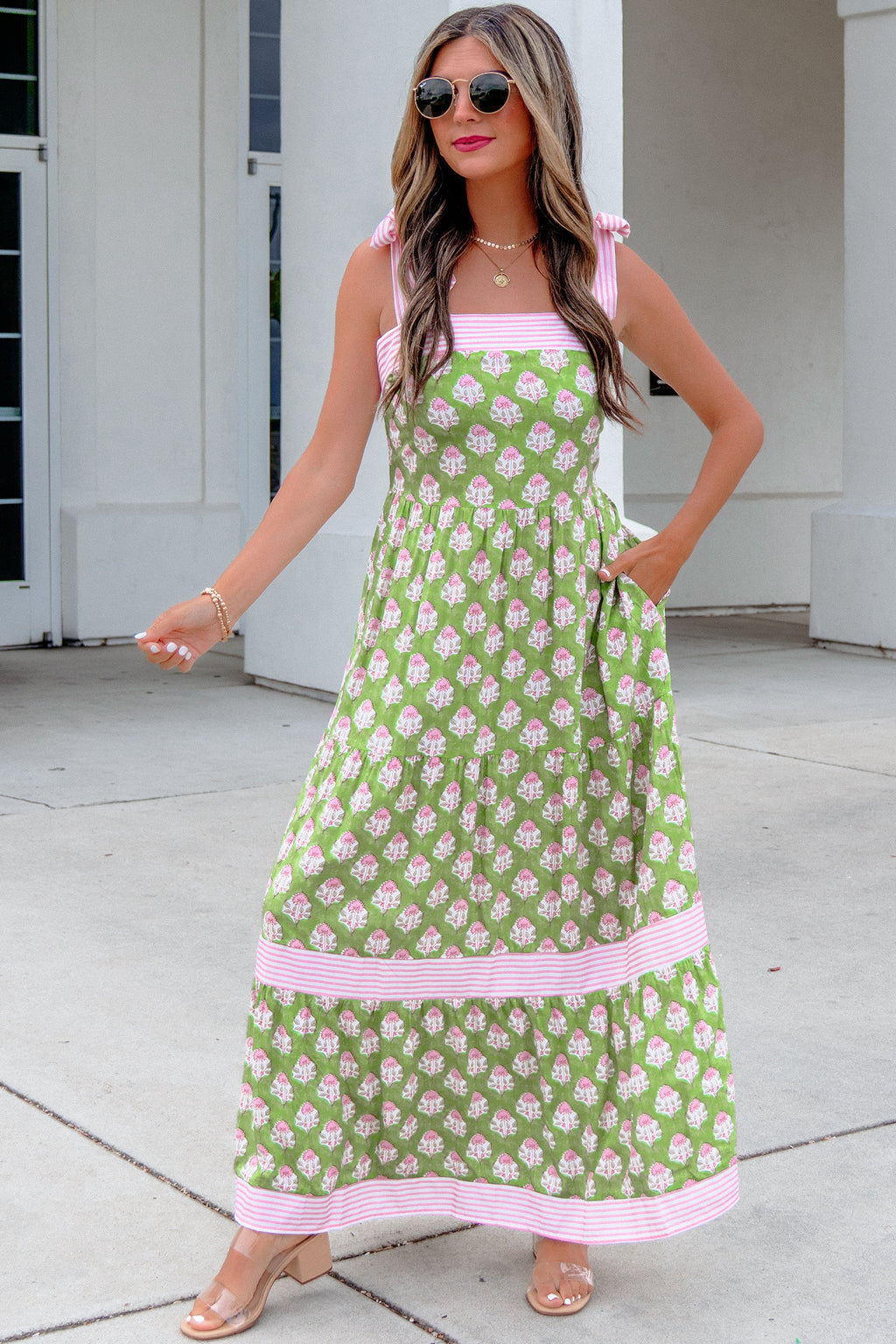 Long dress with floral print 