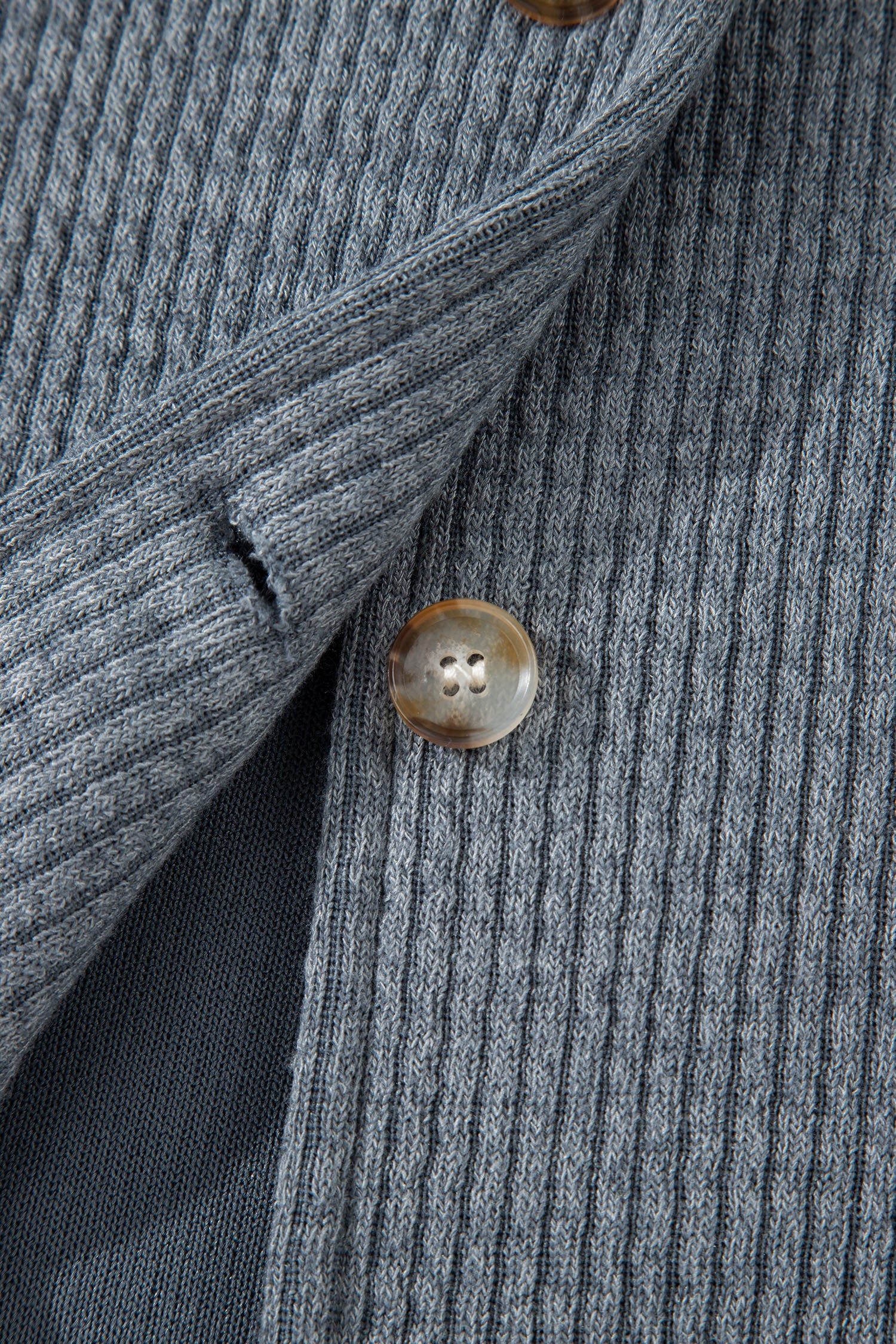 Риза тип яке (shacket)