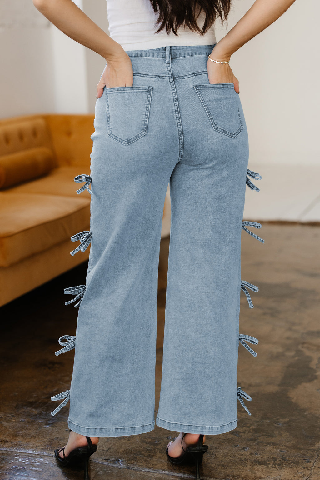 Jeans with ribbons 