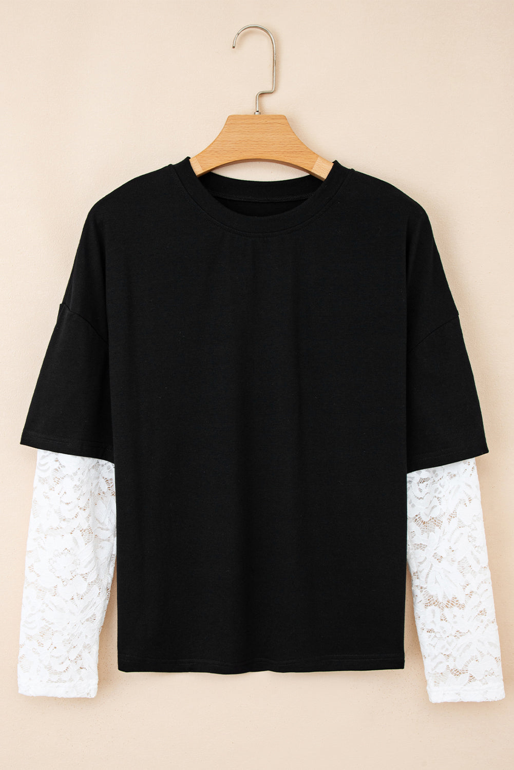 T-shirt with lace sleeves 