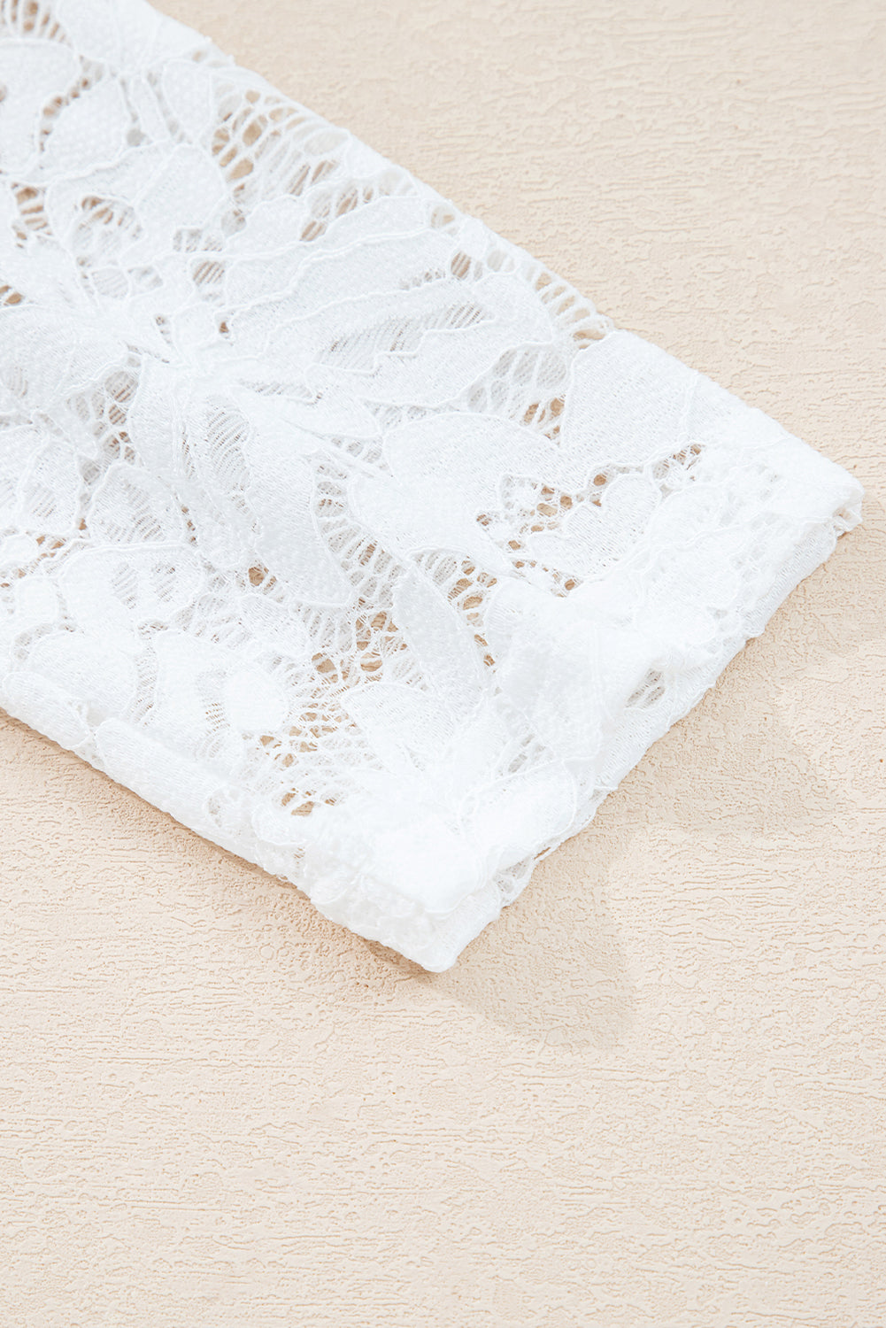 T-shirt with lace sleeves 