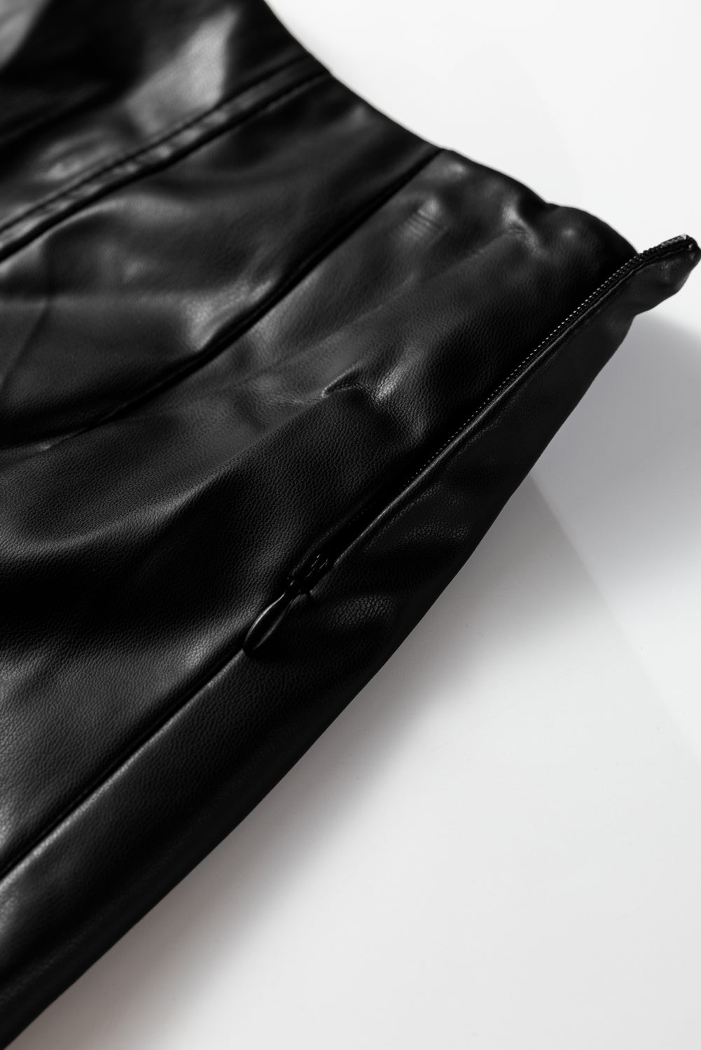 Кожена пола