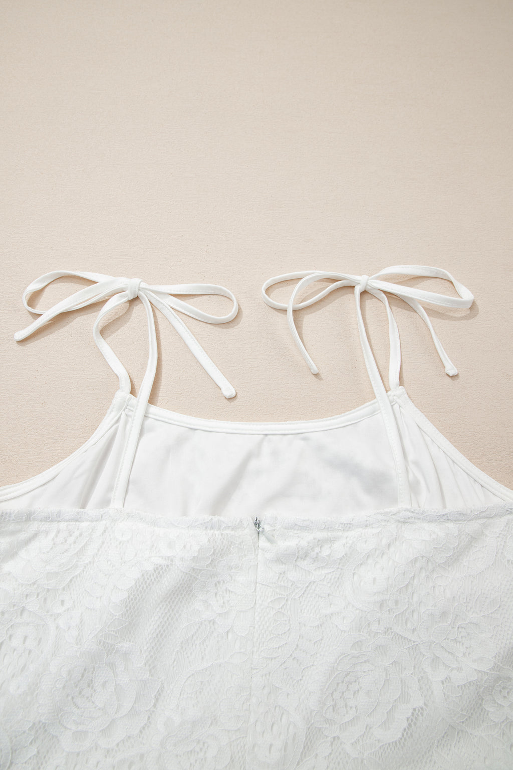 Дантелена рокля