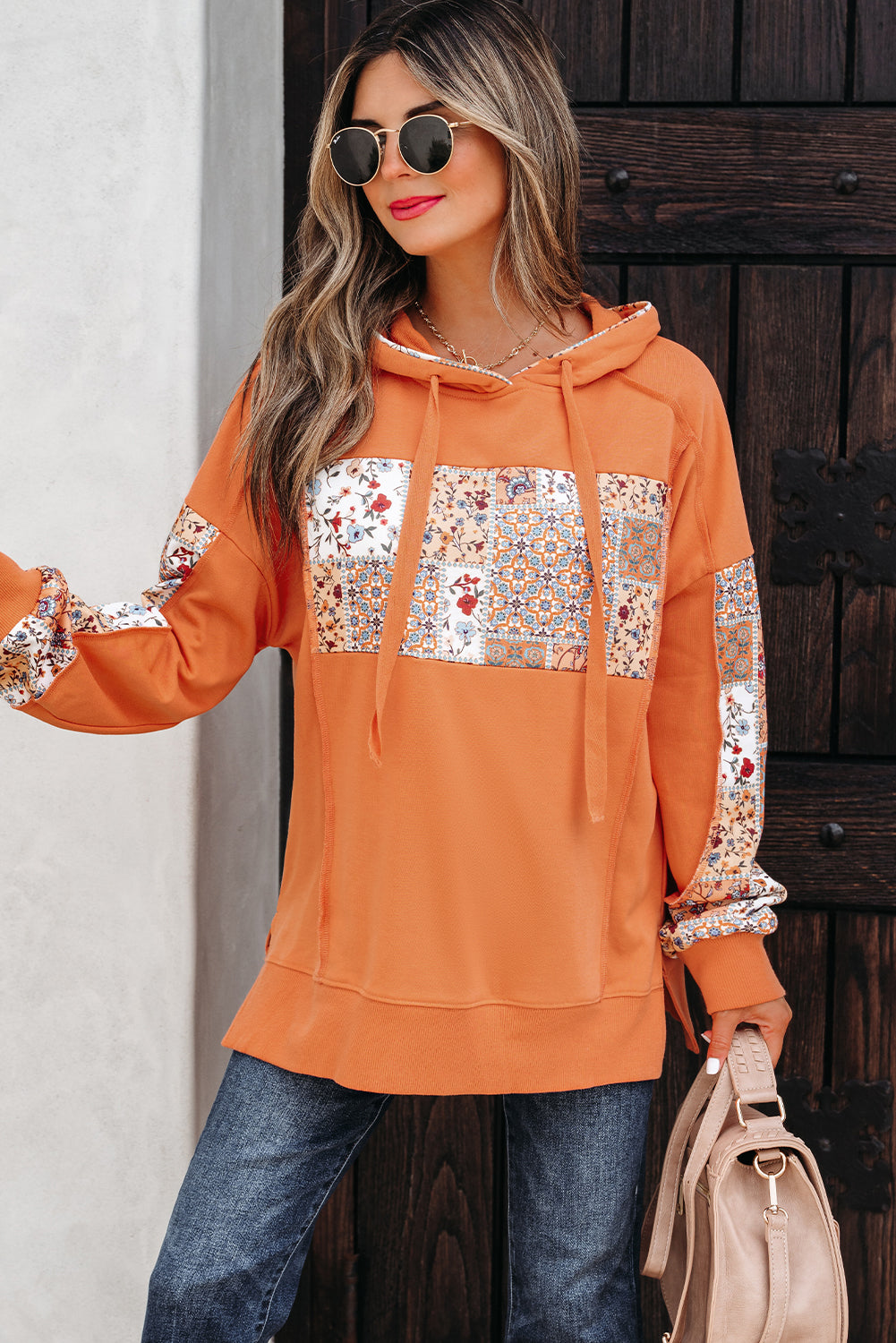 дамски оранжев суичър с флорални панели отпред в свободна кройка