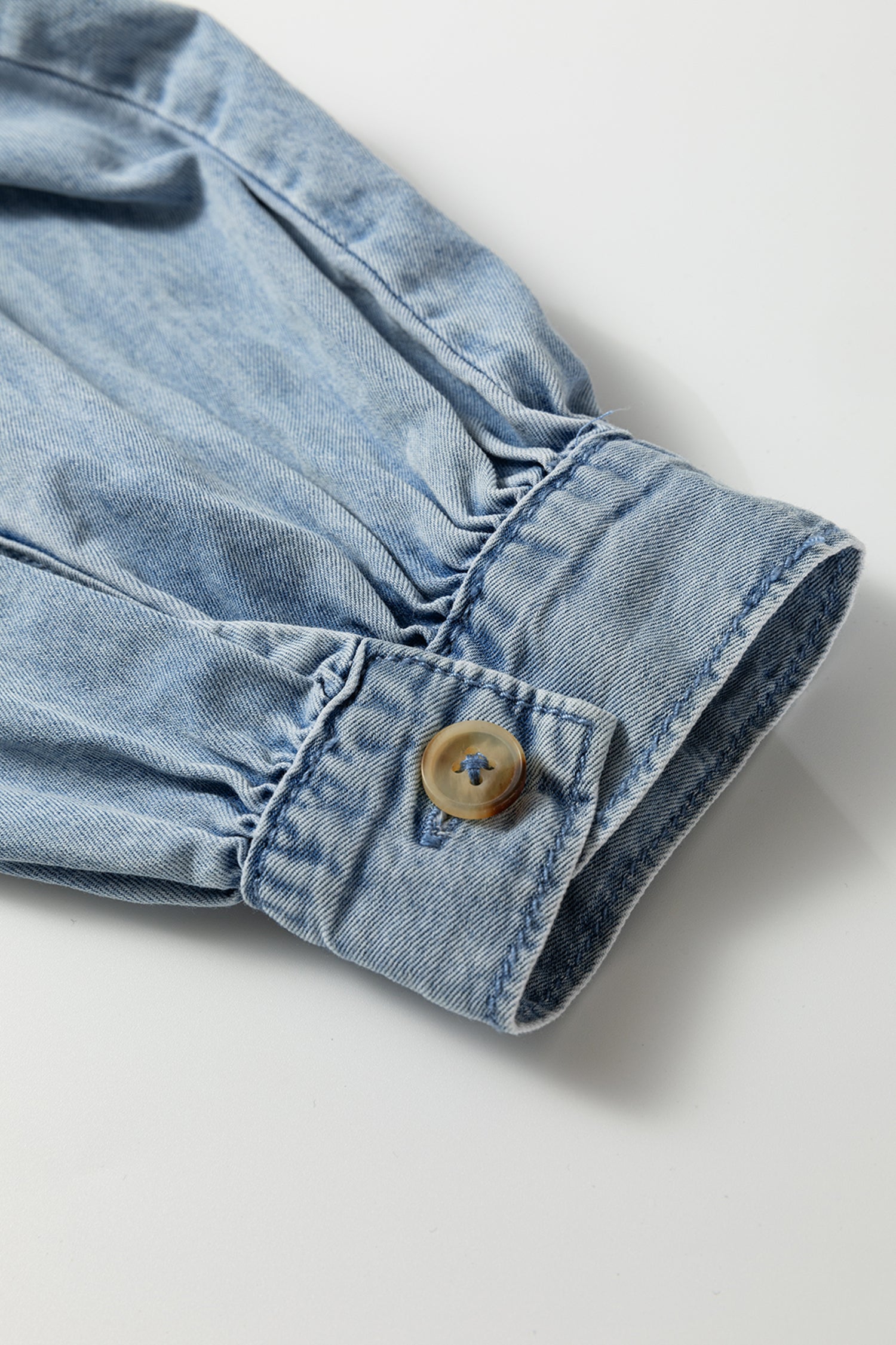 Дълъг ръкав с копче на дънкова риза