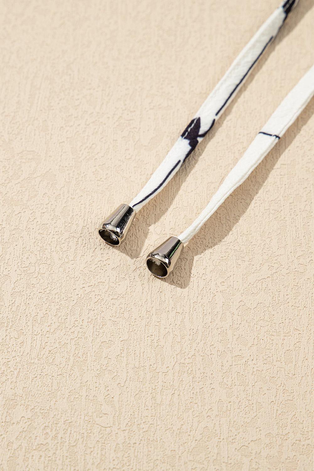 Рокля с принт на панделки