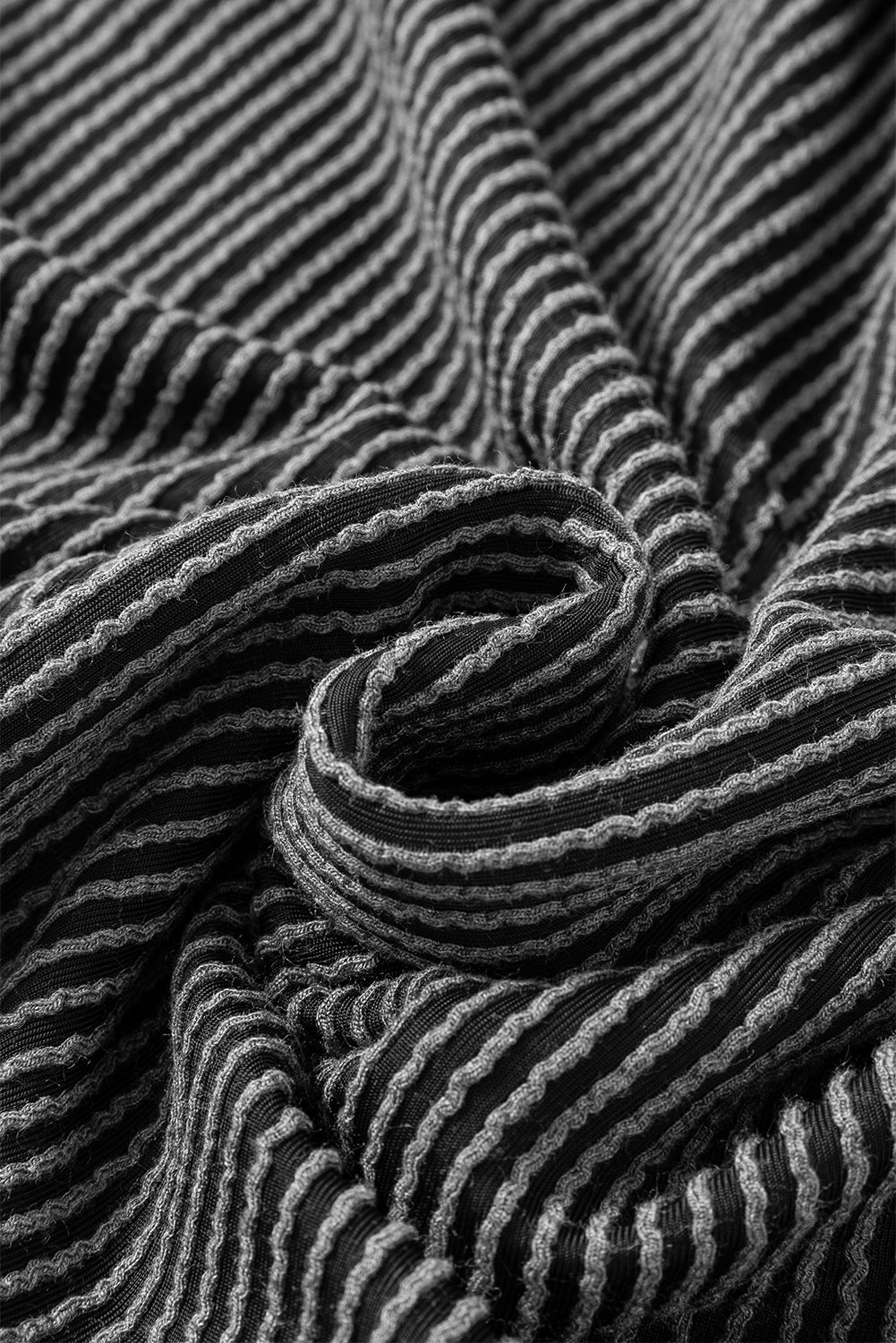 Short-sleeved dress with ruffles 