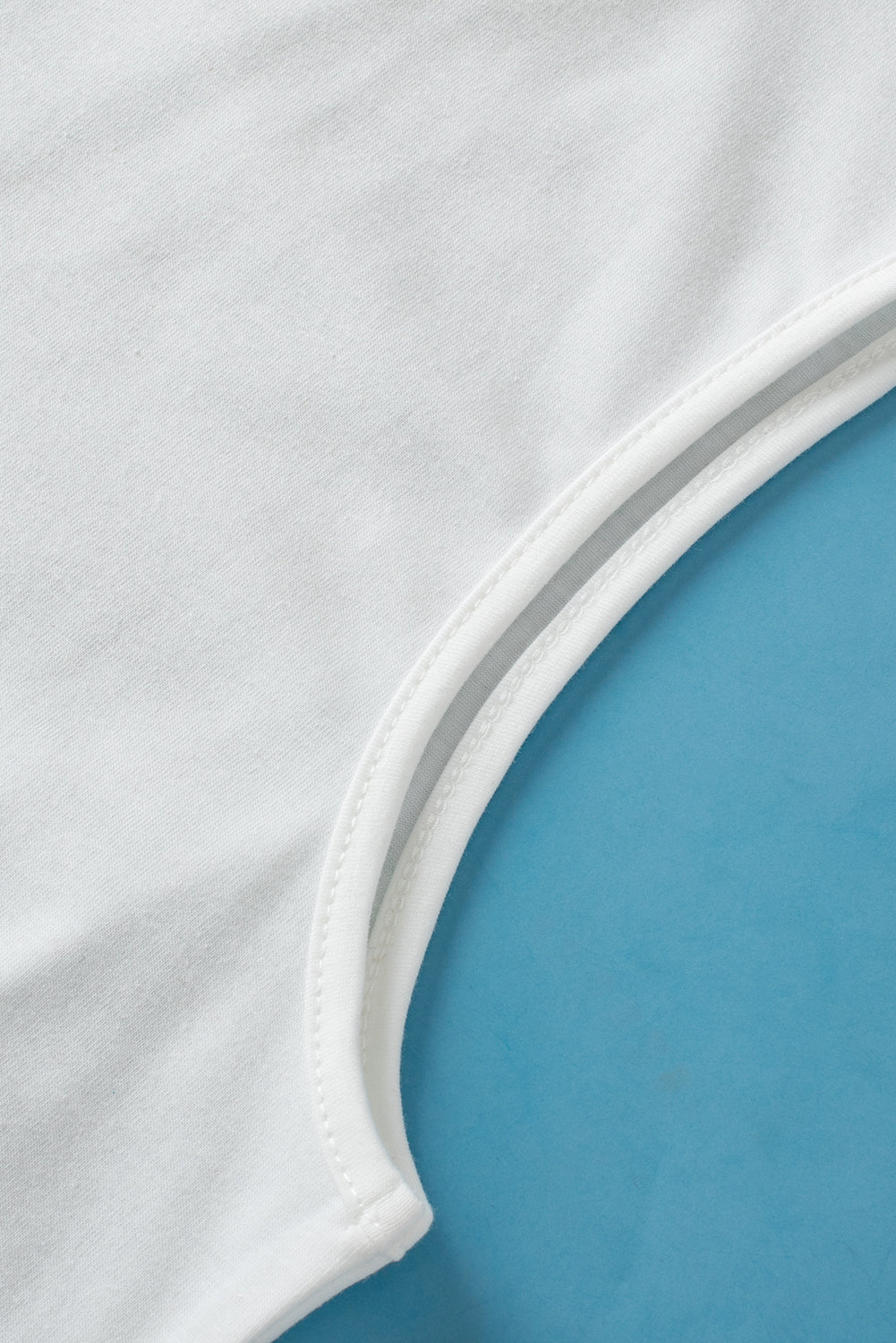 Топ с обло деколте