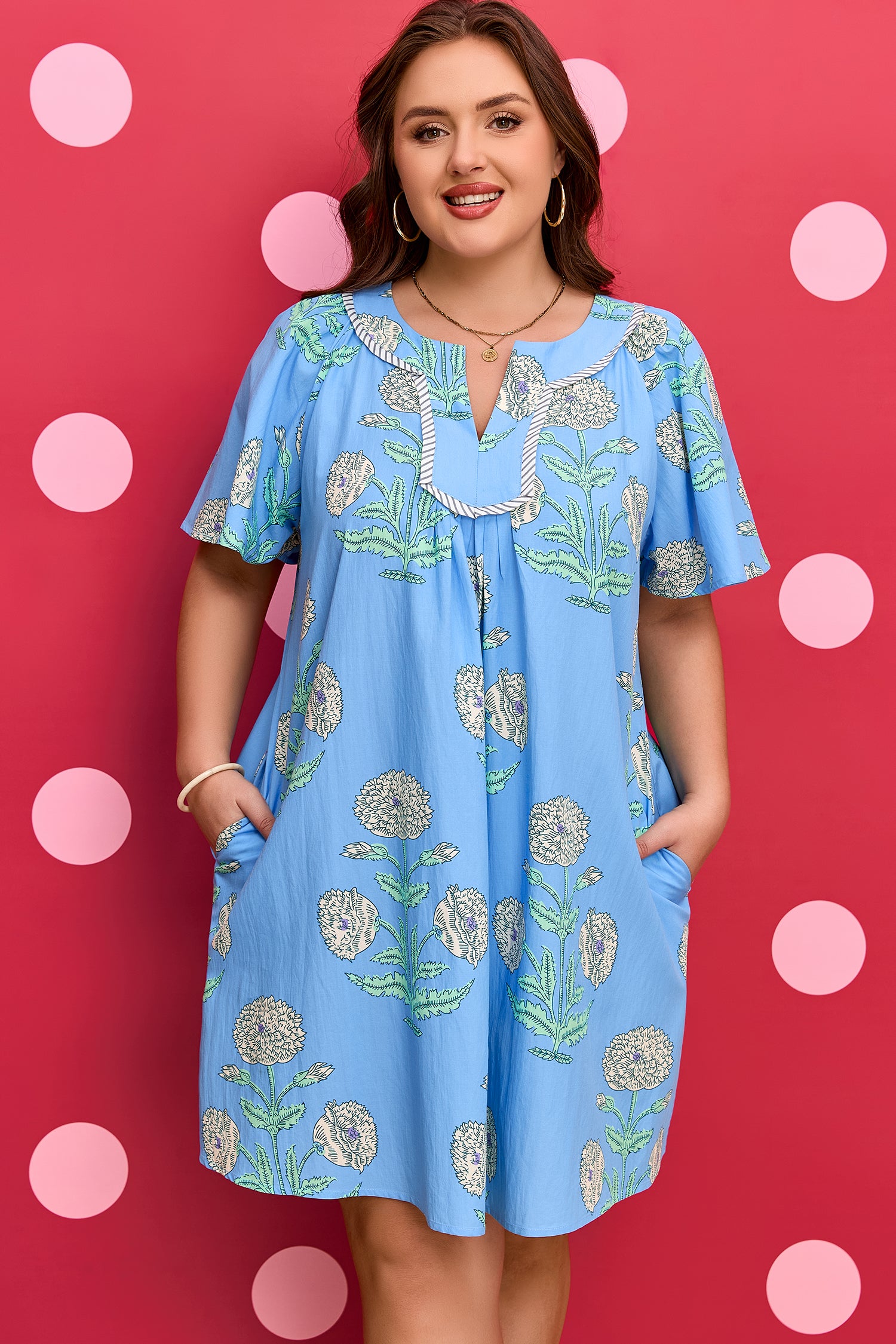 Рокля макси размери със син флорален принт - модел отпред