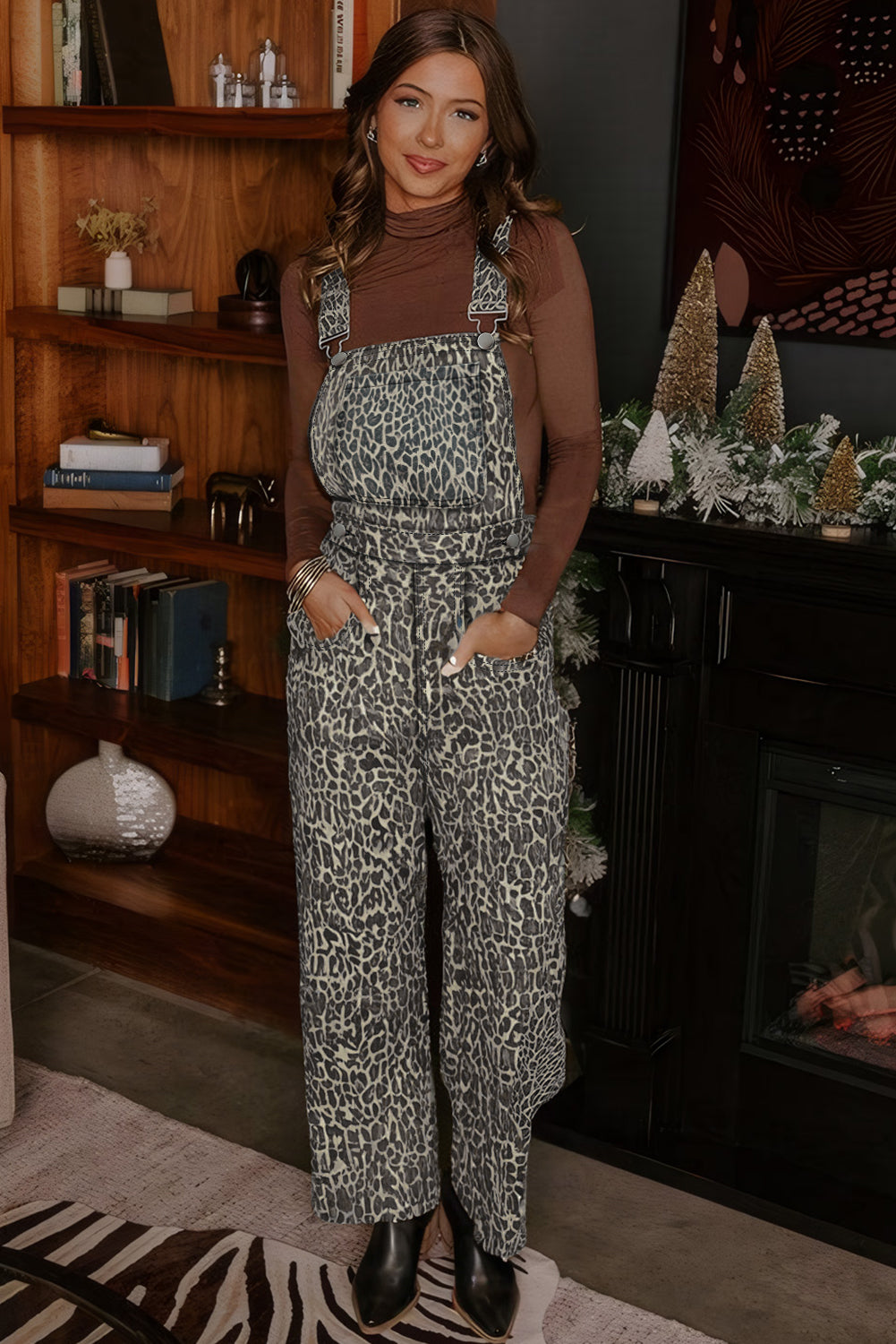 Jumpsuit with suspenders and leopard print 