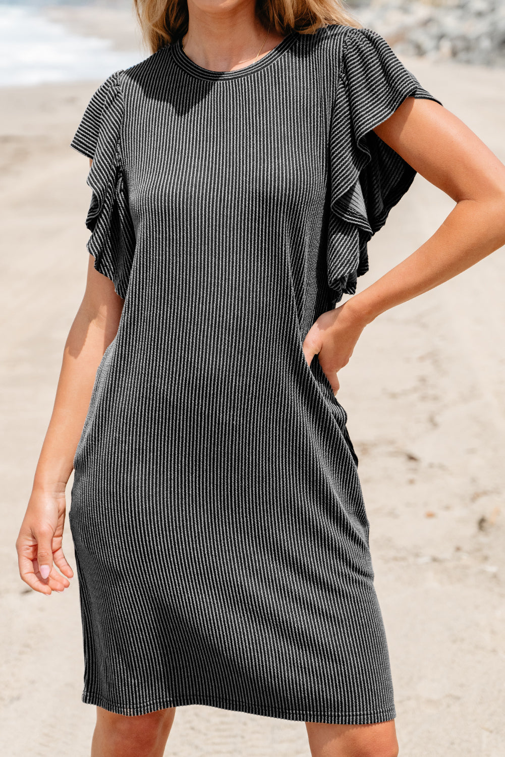 Short-sleeved dress with ruffles 