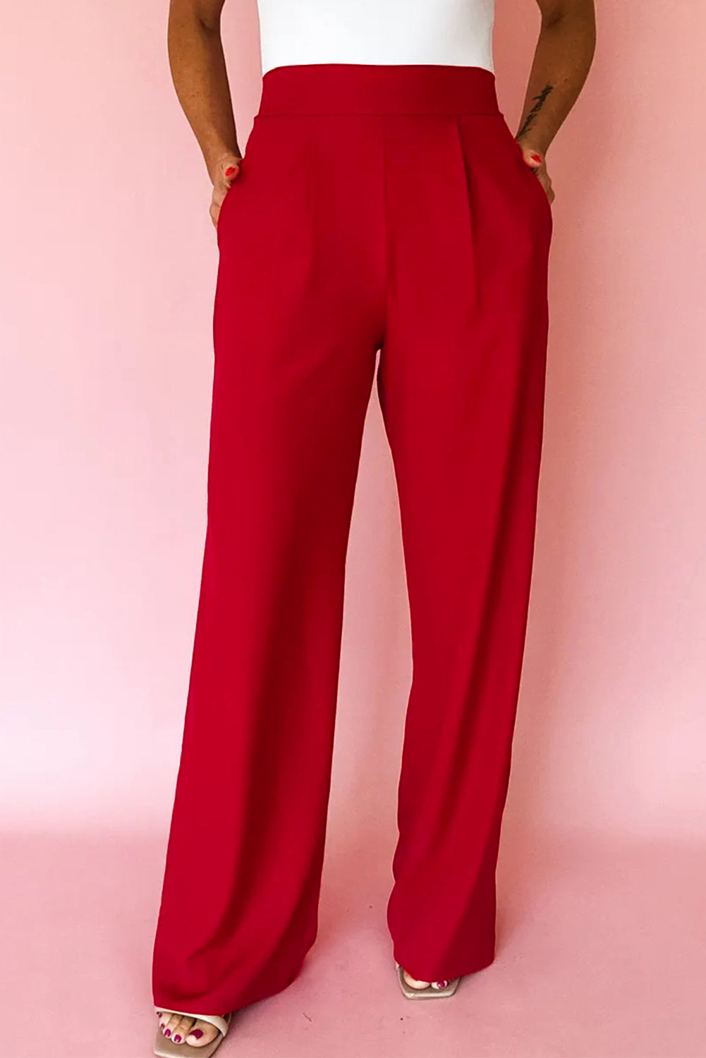 High-waisted trousers 