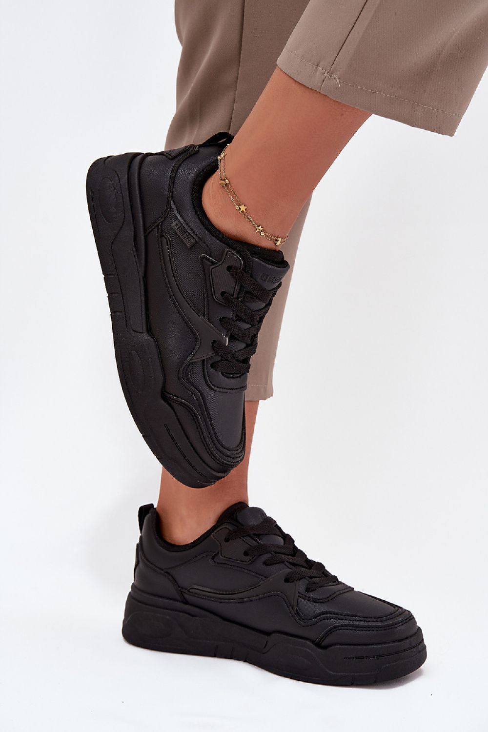 Черни спортни обувки за жени с HI-POLY стелка