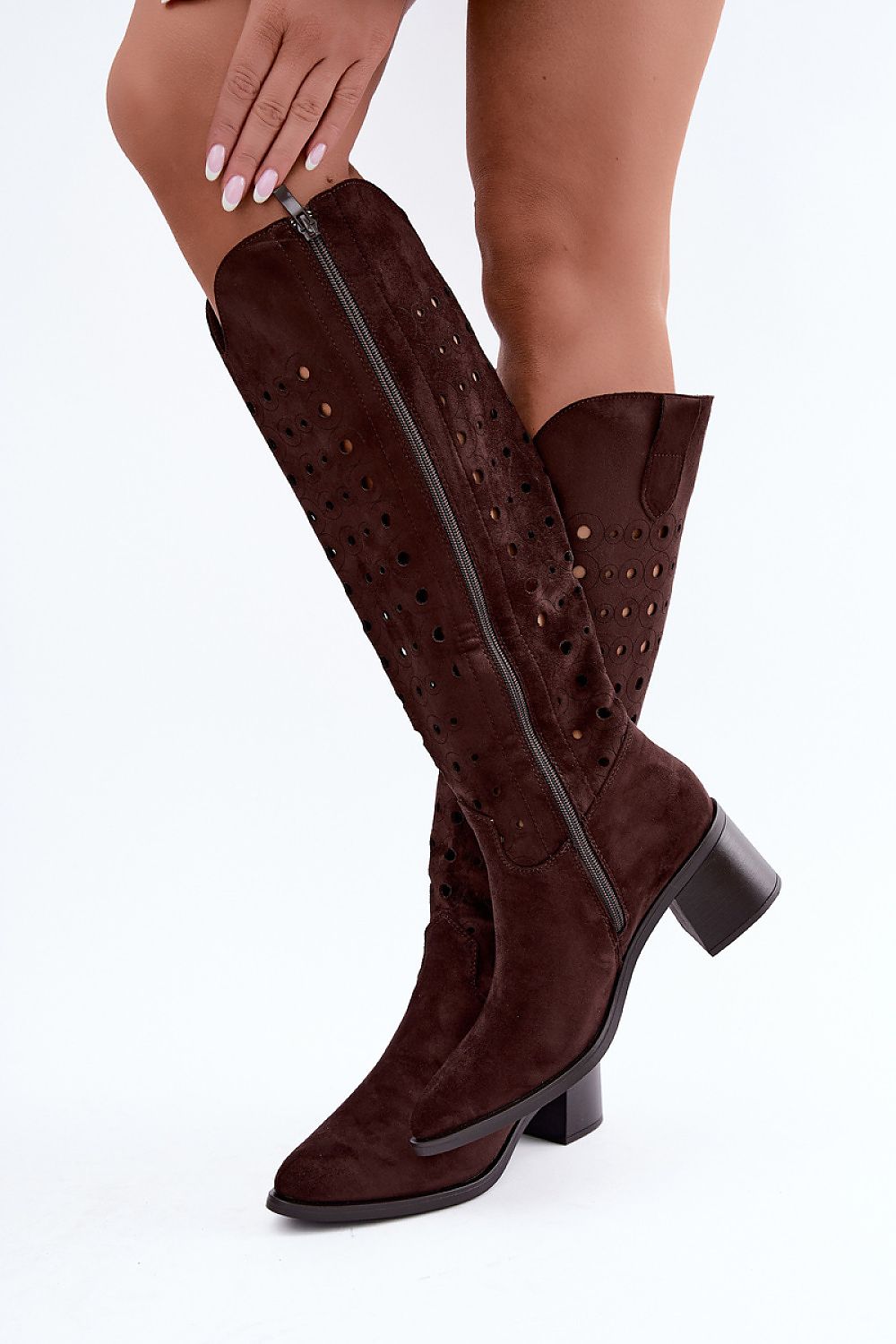 Дамски ботуши с перфорации