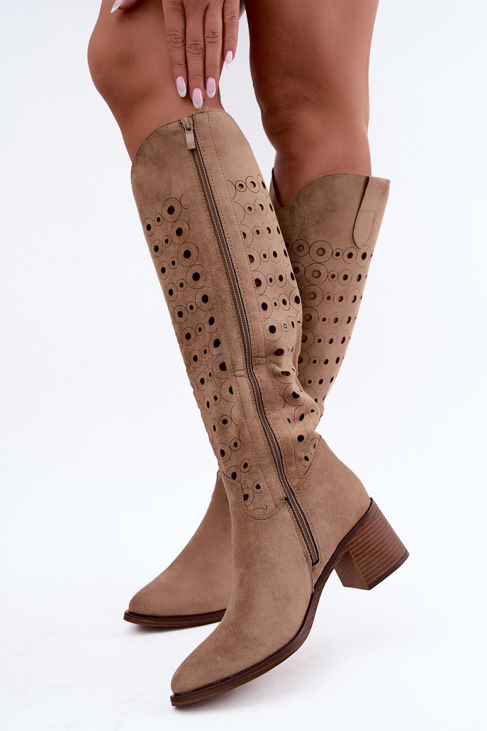 Бежови ботуши Jezzi от еко велур с ажурен дизайн
