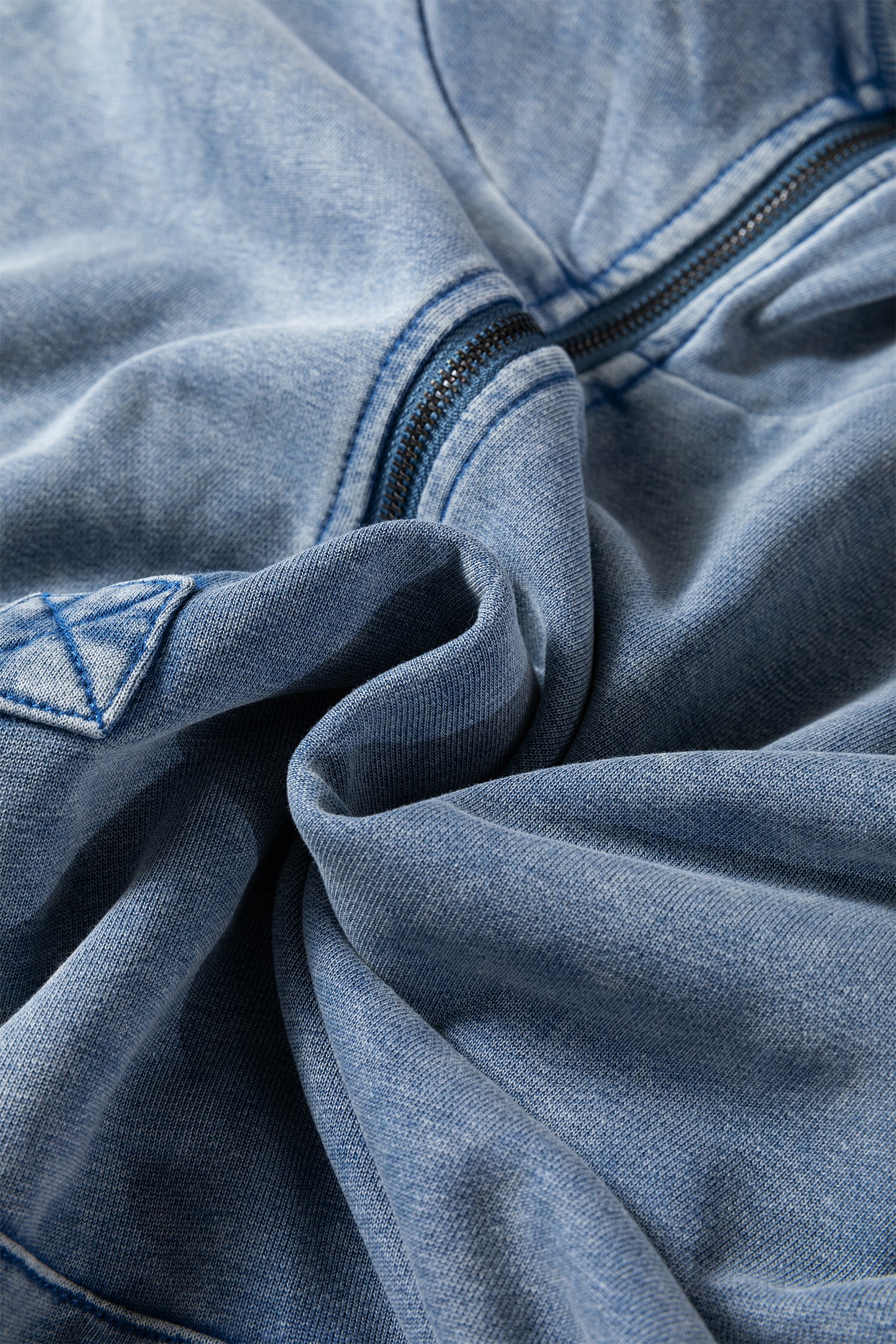 Суичър с качулка