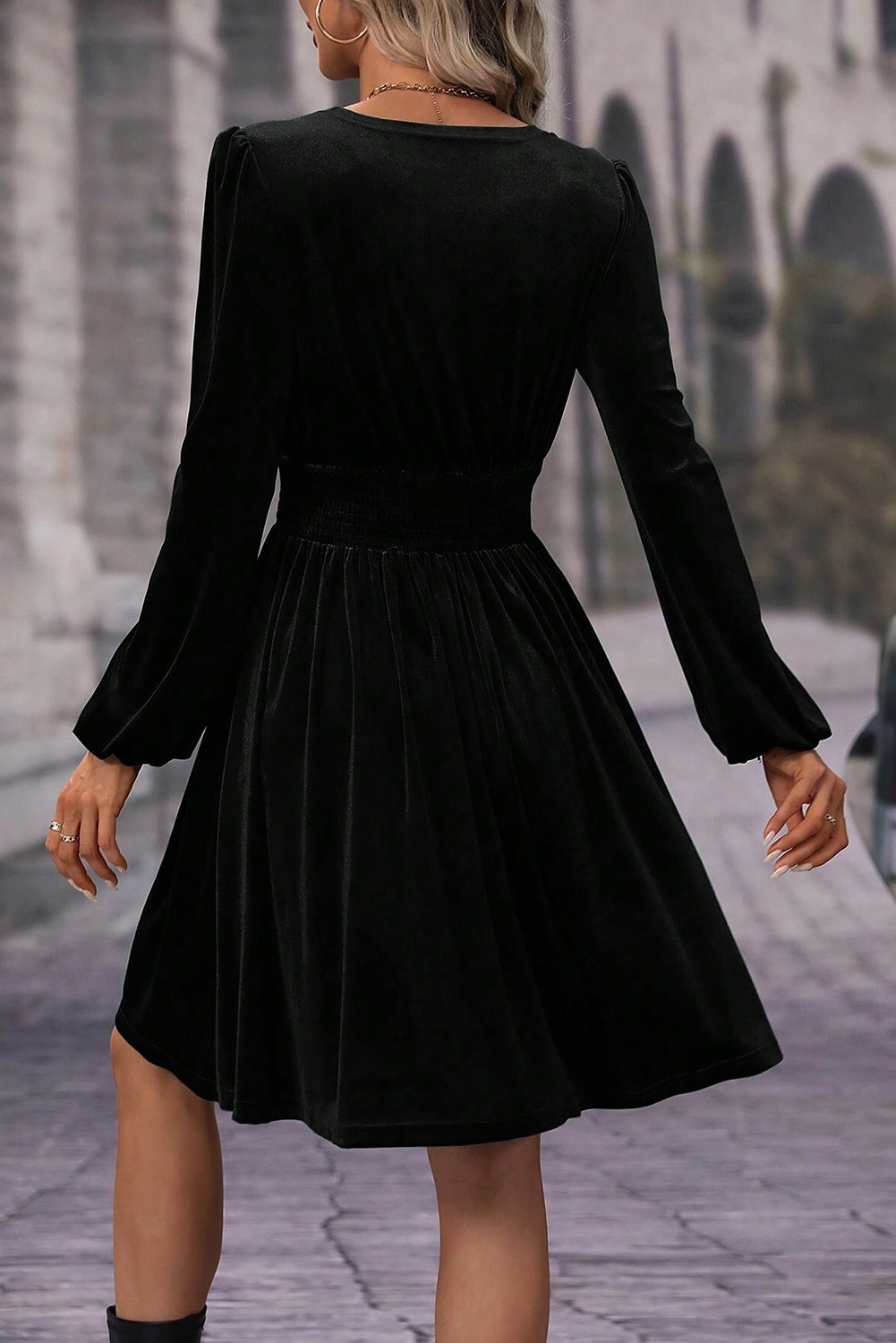 Velvet dress with long sleeves 
