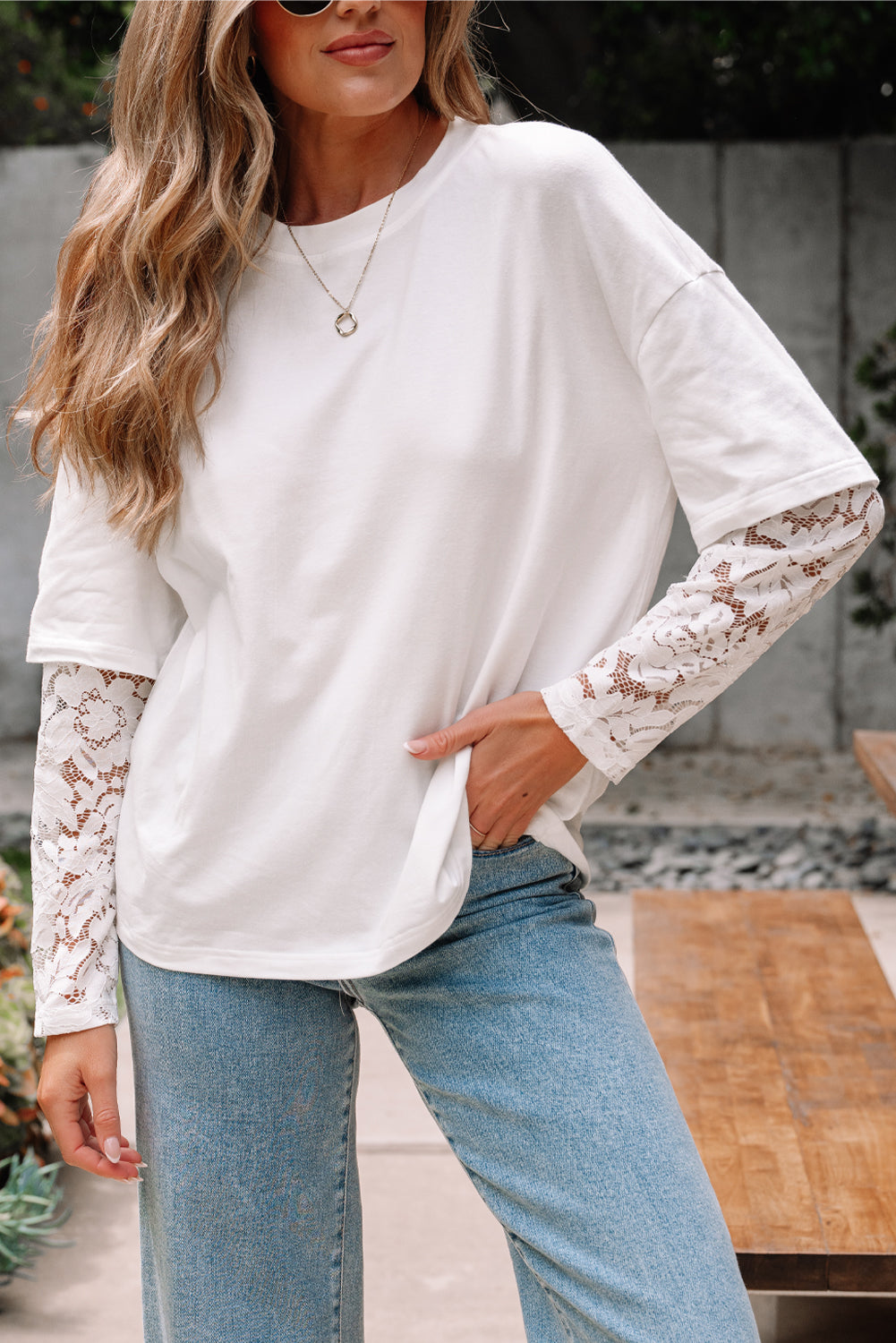 T-shirt with lace sleeves 