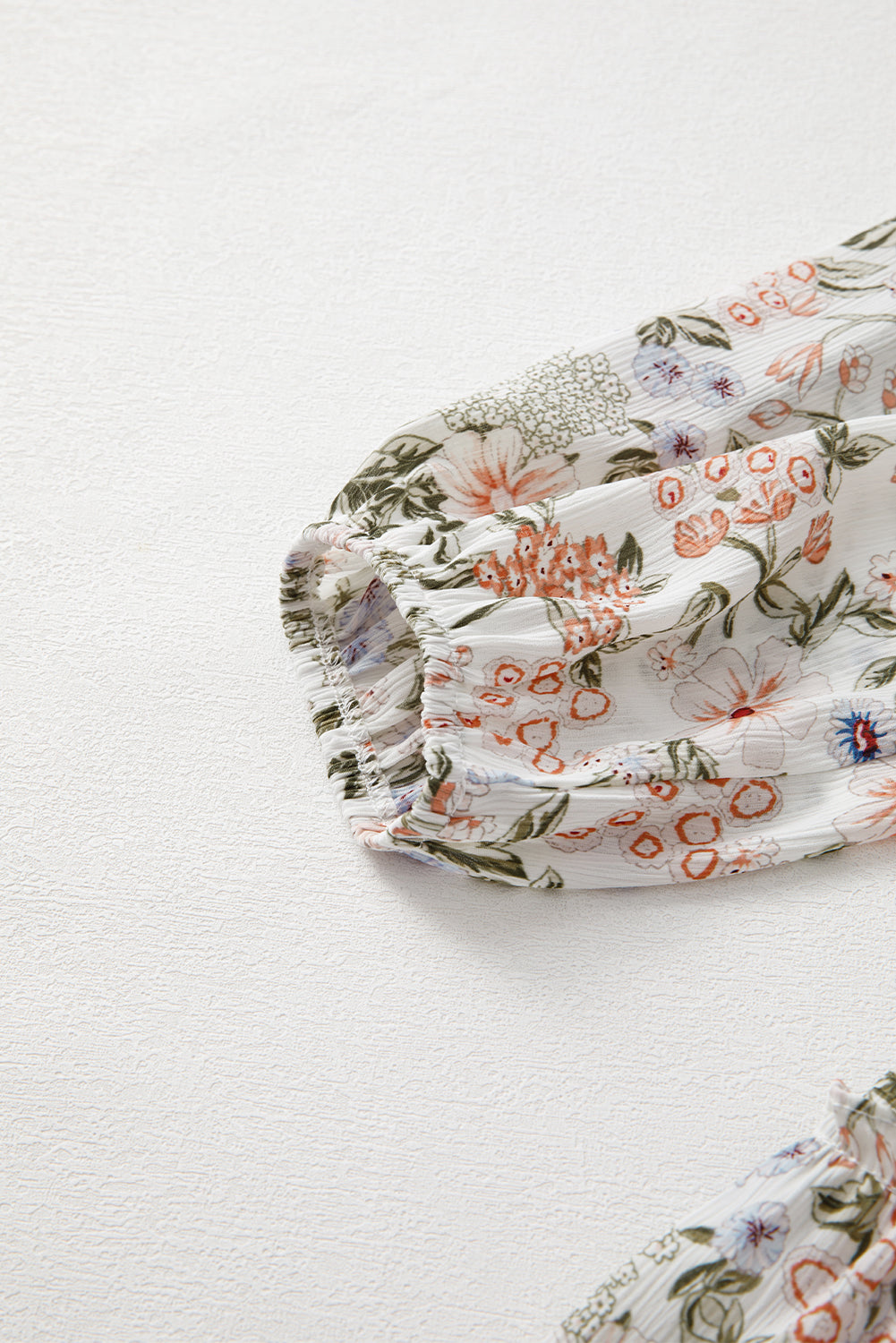 Рокля с принт на цветя