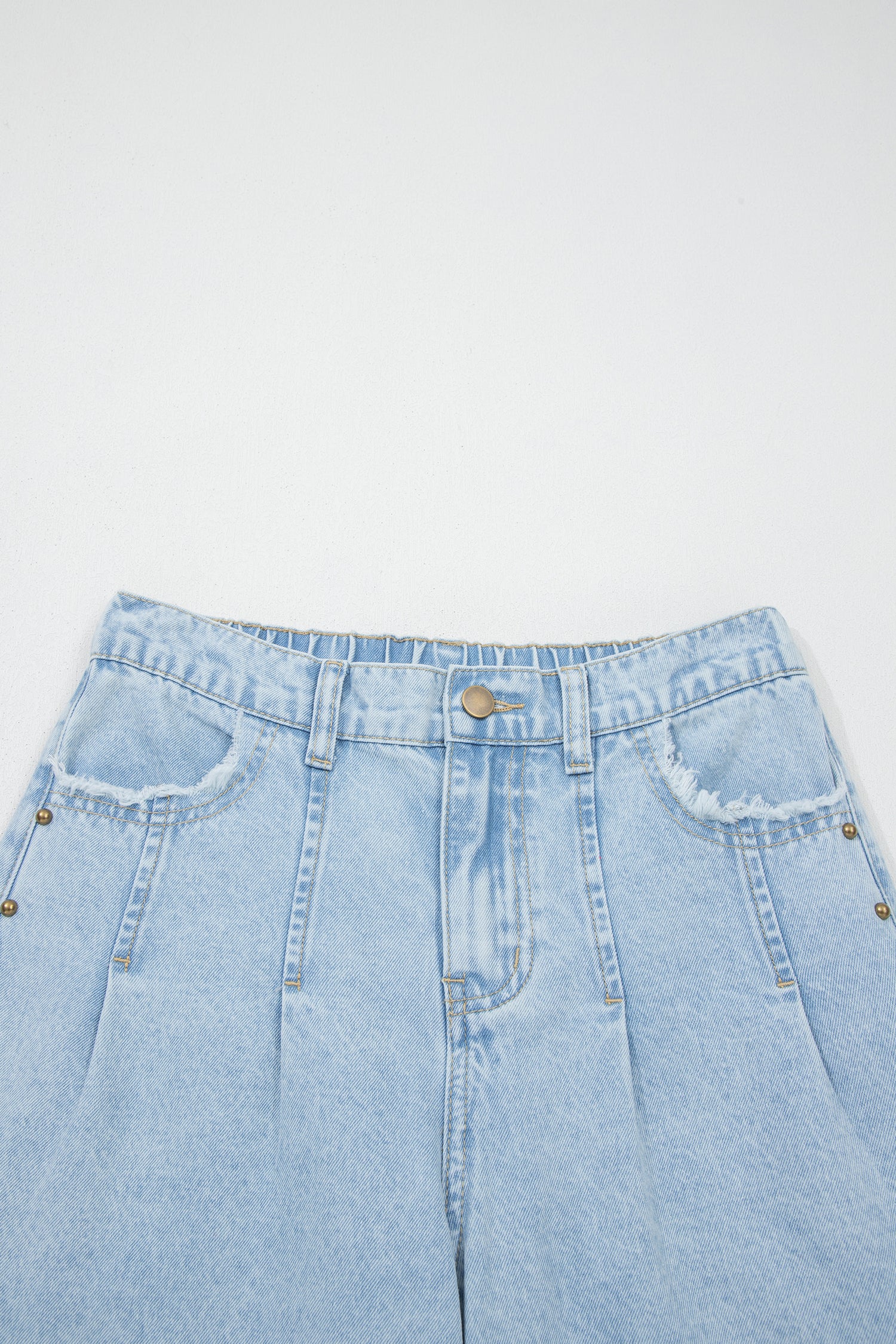Jeans with slits and eyelets 