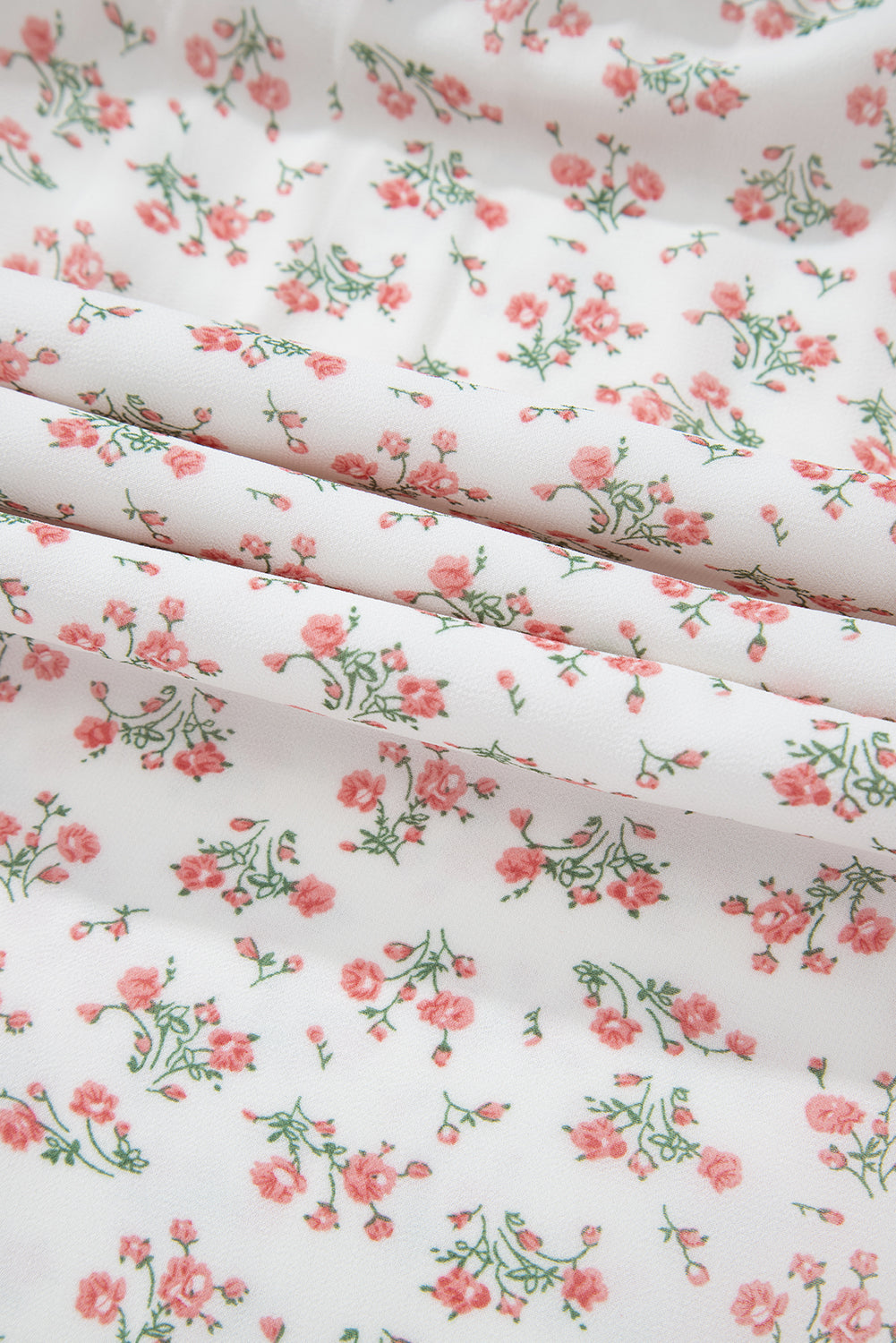 Рокля на цветя с квадратно деколте