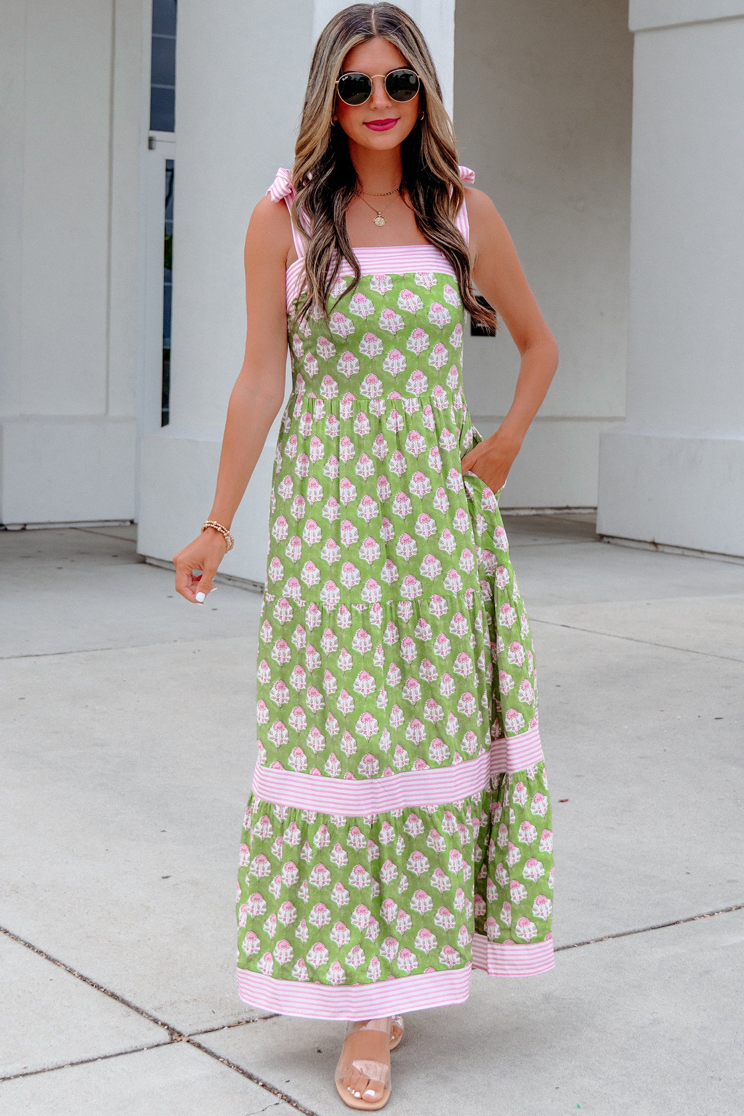 Long dress with floral print 