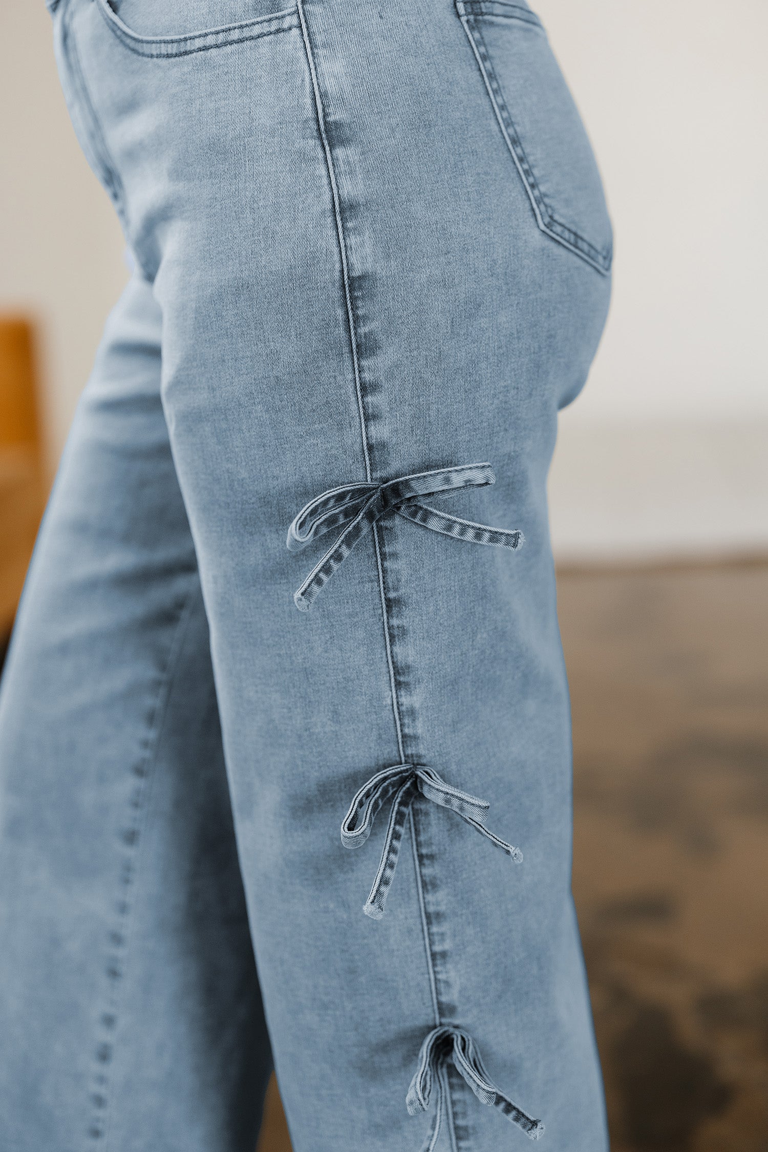 Jeans with ribbons 