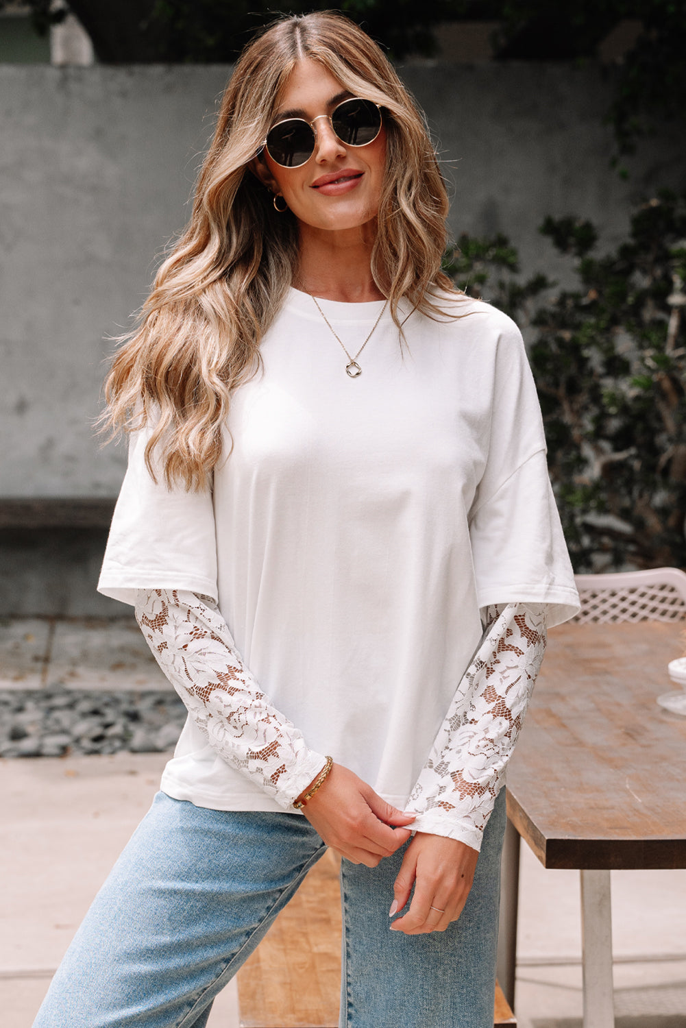 T-shirt with lace sleeves 