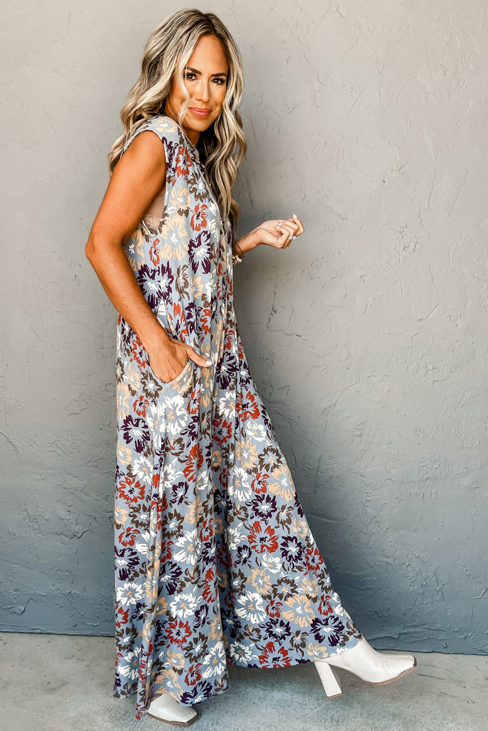 Long jumpsuit with floral print 