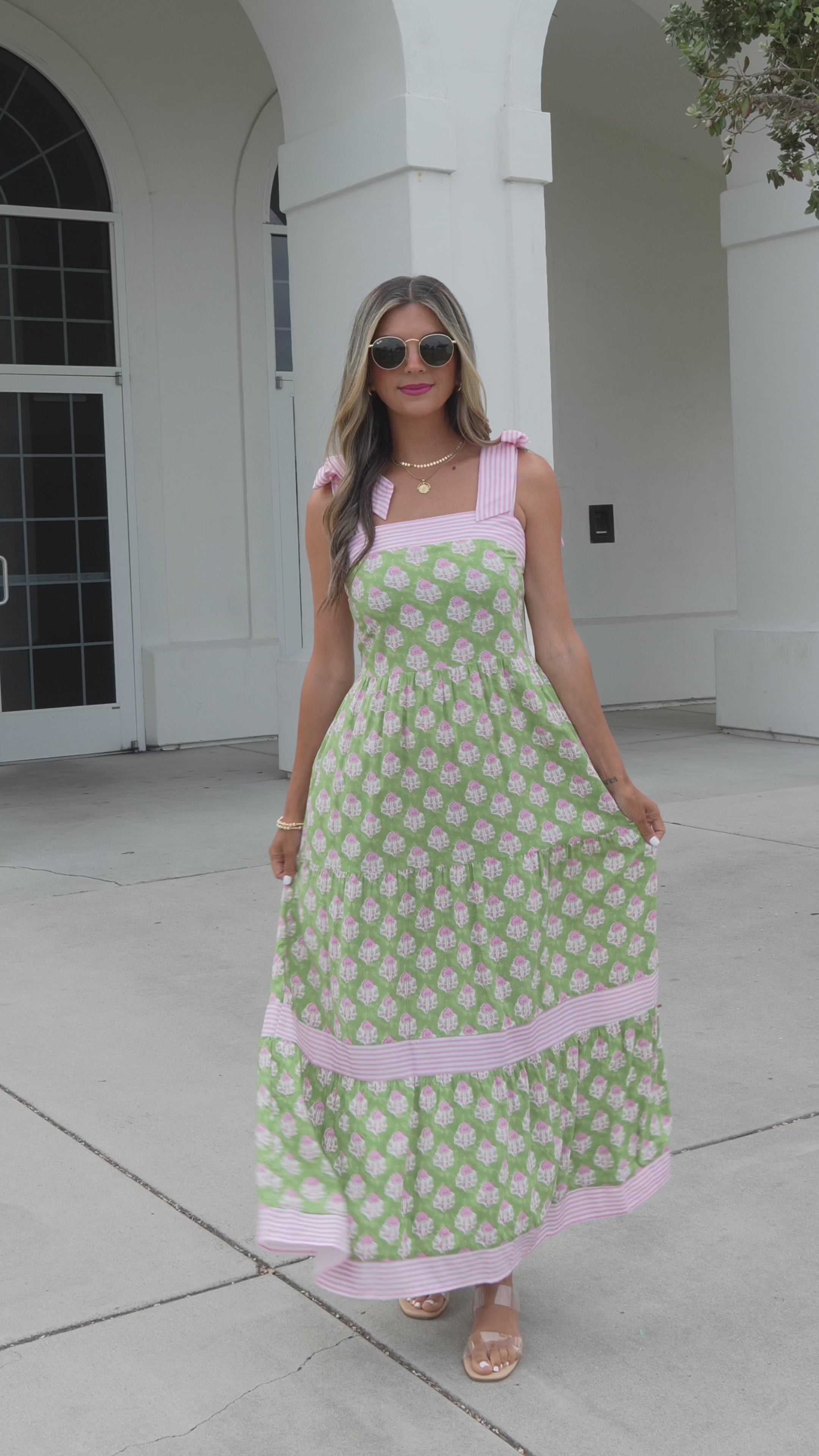 Long dress with floral print 