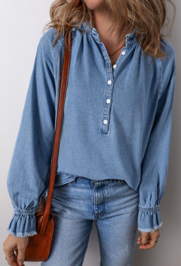 дамска дънкова блуза в син цвят със свободна кройка